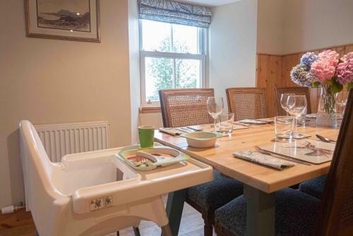 Steading Cottage - 50m From The Beach
