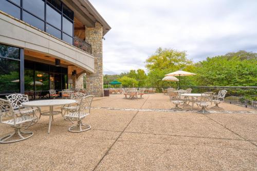 Fox Hollow Family Lodge