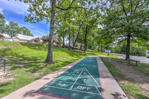 Apartamento Cozy Branson Condo With Pool Access - Near Dtwn
