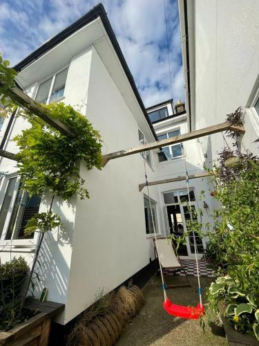 Victorian Beach House With Parking