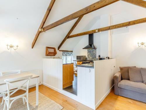 The Loft - 16th Century Barn Full Of Character