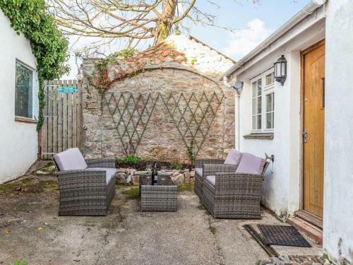 Lovely 2-bed Quaint Period Cottage In Torquay