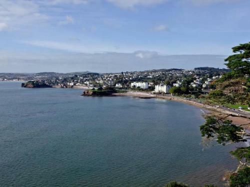 Lovely 2-bed Quaint Period Cottage In Torquay