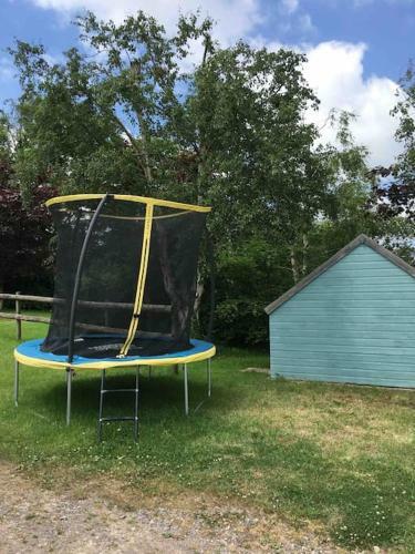 Beautiful Cosy Rural Retreat With Parking!