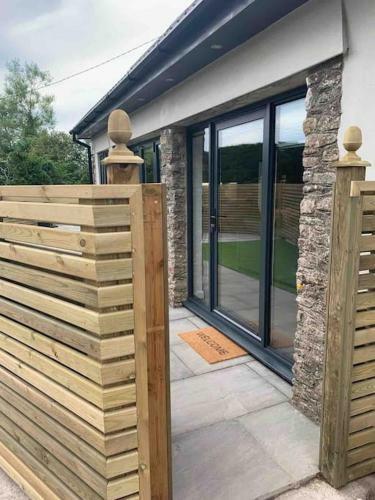 Beautiful Cosy Rural Retreat With Parking!