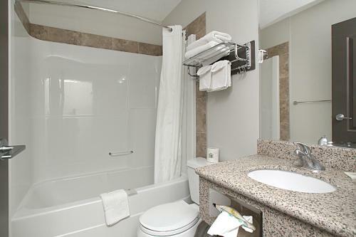 Hotel Alberta Inn & Suites