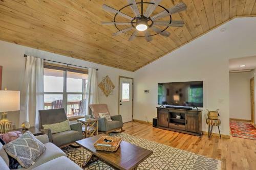 Sky Blue Overlook Screened Porch And Grill!