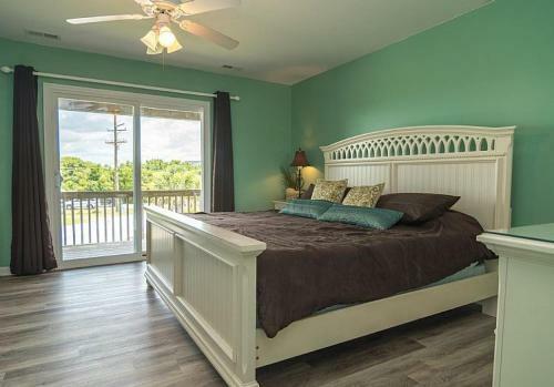 Turtle Cove 223 - C-notes