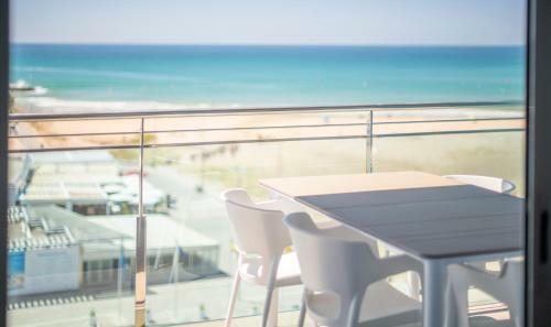 R130 Beachfront Apartment With Air Conditionner
