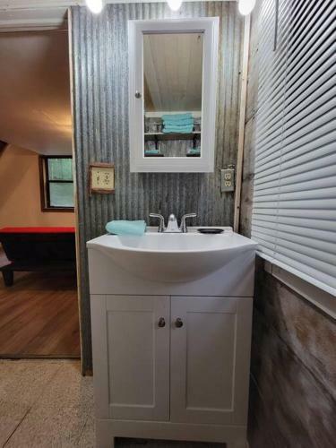 Hocking Rustic Retreat