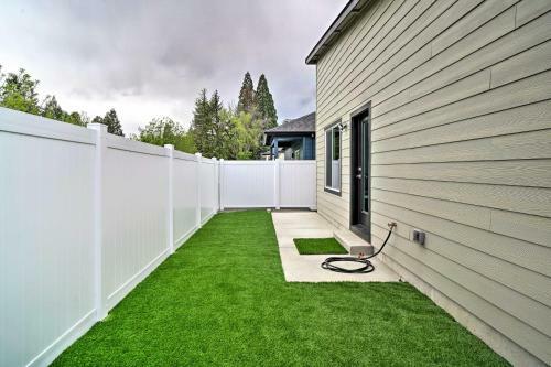 Modern Medford Escape About 3 Mi To Downtown!