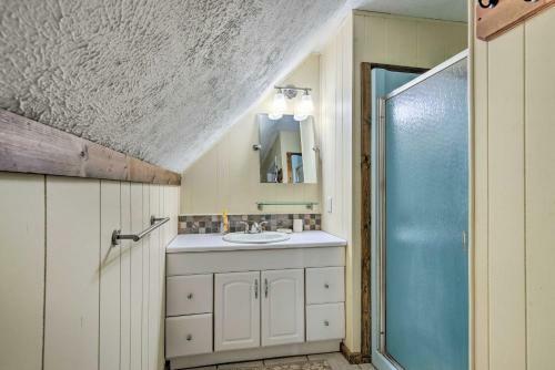 Pet-friendly Albrightsville Cabin With Grill!