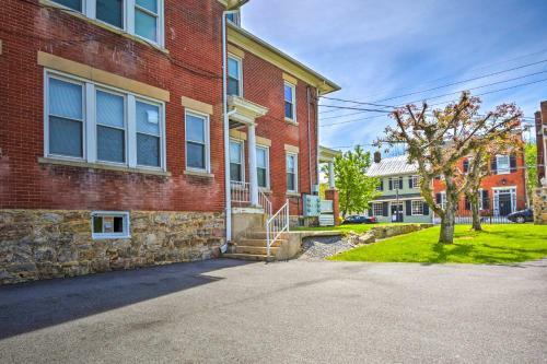 Apartamento Brick Victorian Apt With Mtn Views, Walk To River!