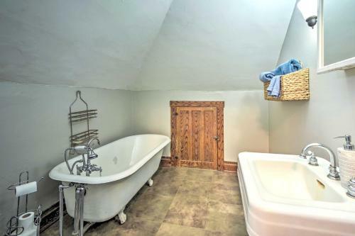 Apartamento Brick Victorian Apt With Mtn Views, Walk To River!