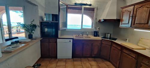 Villa / Vue � Couper Le Souffle Entre Terre Et Mer