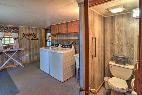 Lovely Mifflinburg Farmhouse - Multiple Decks