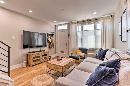 Philly Townhome With City Views About 2 Mi To Dtwn!