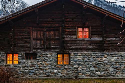 4br Traditional Chalet Bbq + Fireplace + View