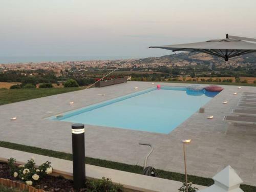 Villa Di Lusso Rustica Con Vista Mare, Collina E Montagna