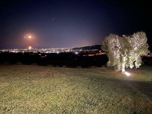 Villa Di Lusso Rustica Con Vista Mare, Collina E Montagna