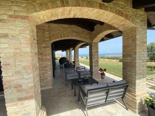 Villa Di Lusso Rustica Con Vista Mare, Collina E Montagna