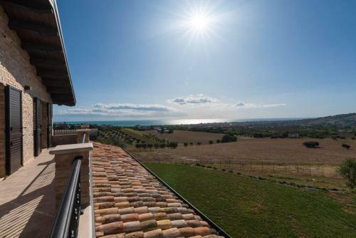 Villa Di Lusso Rustica Con Vista Mare, Collina E Montagna