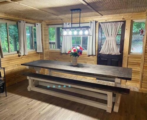 Pet Frndly Lakefront Cabin Hottub Gamerm Fireplace