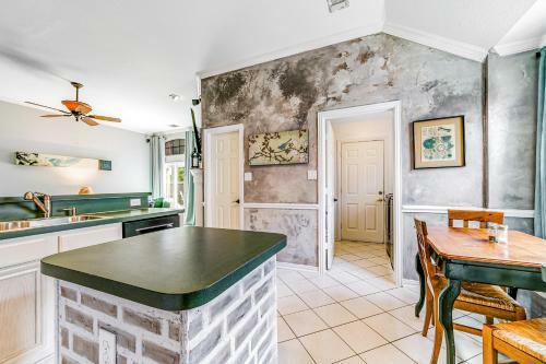 Artful Retreat In Allen