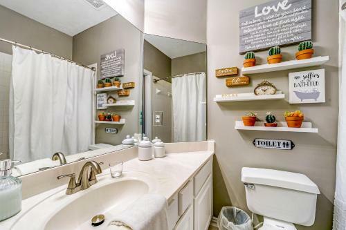 Artful Retreat In Allen