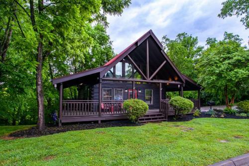 Bear Hugs - Hot Tub, 2 Fire Pits, And Fireplace