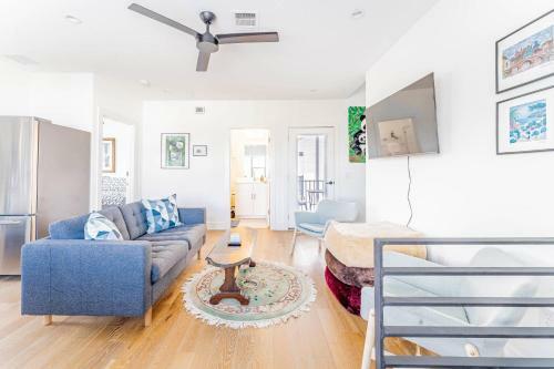 Airy East Downtown Gem King Bed Sleeps 8 Fast Wifi 3br