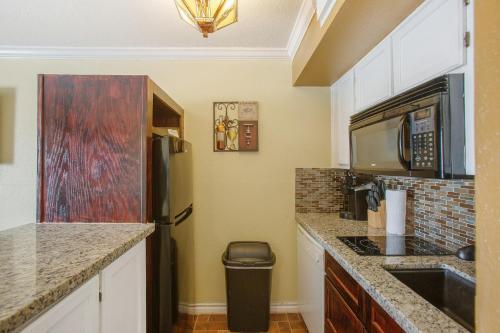 Apartamento Victorian Escape - Serene Condo With Beach Views Condo