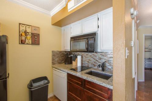 Apartamento Victorian Escape - Serene Condo With Beach Views Condo