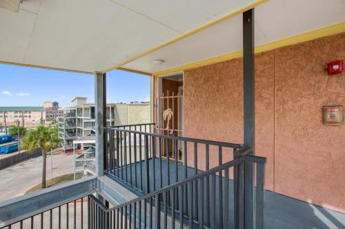 Apartamento Victorian Escape - Serene Condo With Beach Views Condo