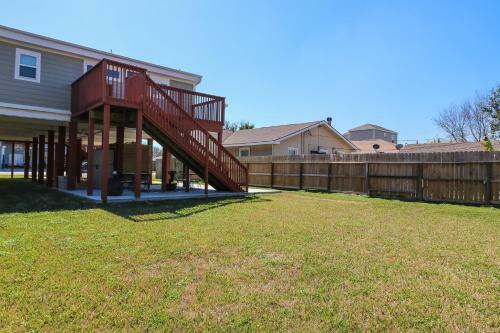 Perfect Location Spacious Yard Coffee Bar At This Lovely Beach Home