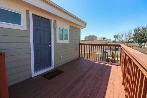 Perfect Location Spacious Yard Coffee Bar At This Lovely Beach Home