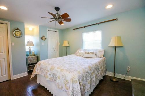 Perfect Location Spacious Yard Coffee Bar At This Lovely Beach Home
