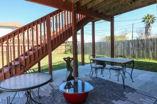 Perfect Location Spacious Yard Coffee Bar At This Lovely Beach Home