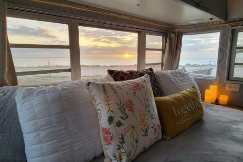 Apartamento Maggie At The Beach - Waterfront Retro Retreat