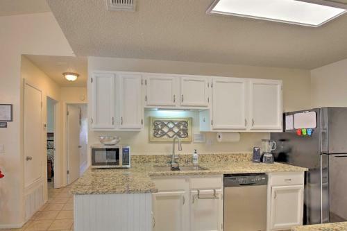 Sunny San Antonio Home With Backyard And Patio!