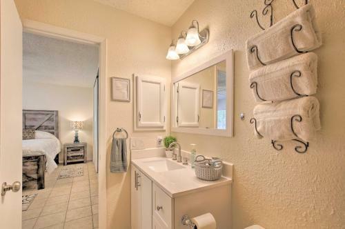 Sunny San Antonio Home With Backyard And Patio!