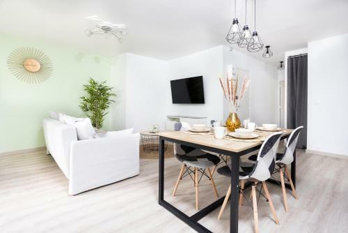 Apartamento Lecosymelunais : Parking Gratuit + Balcon Am�nag�