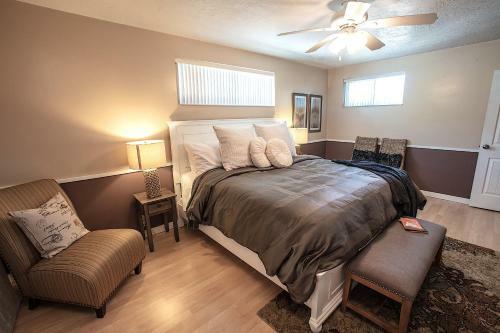 Comfortable Bungalow Near Liberty Park