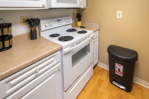 2br Premium Apartment With Gym Parking & Pool By Envitae