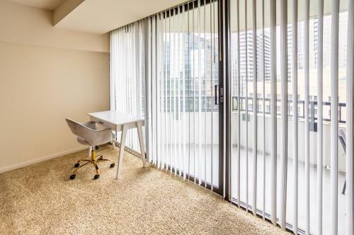 2br Premium Apartment With Gym Parking & Pool By Envitae