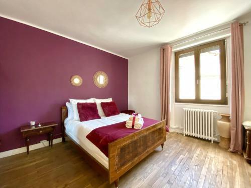 Hostal �meraude