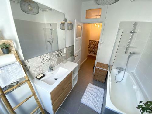 Hostal �meraude
