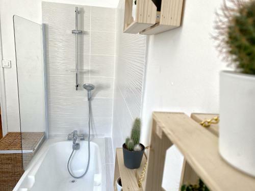 Hostal �meraude