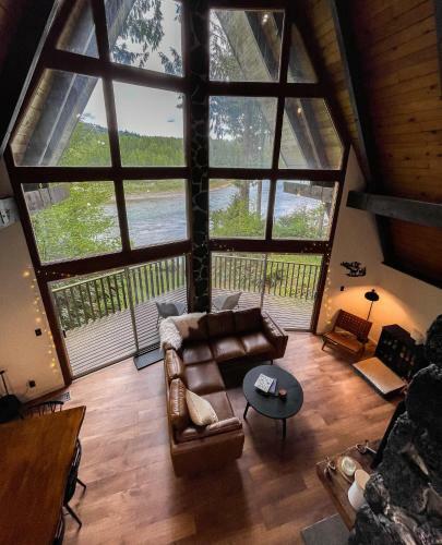 Spacious Riverside A-frame Cabin W/ Mt Baker Views