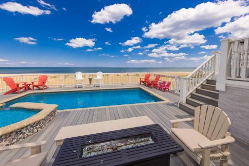 Seaside Sanctuary Oceanfront- Pool Open Year Round